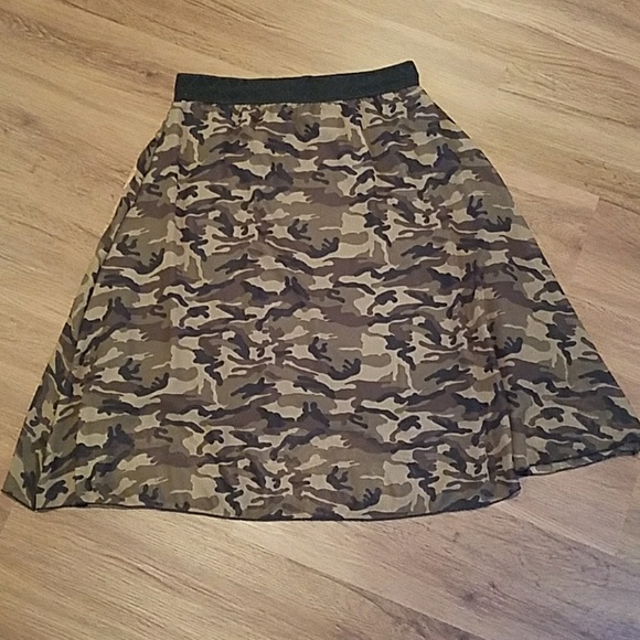 LuLaRoe Dresses & Skirts - Lularoe camo Lola skirt